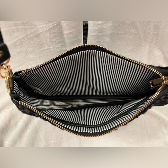 Black textured handbag - Picture 3 of 13